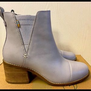 TOMS 6.5 Grey Chelsea boots like new